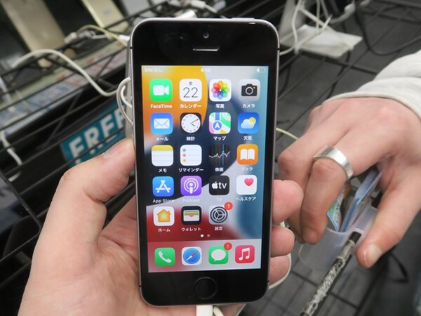 iPhoneSE第1世代SG 32GB SIMロック解除済スマートフォン/携帯電話