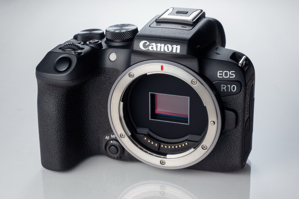 ASCII.jp：キヤノン「EOS R10」実機レビュー = 最新機能満載で小型軽量の超お買い得カメラだ