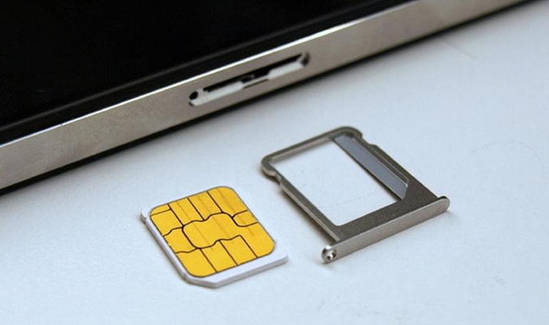 A SIM card and tray, illustrating how the SIM card can only fit one way.