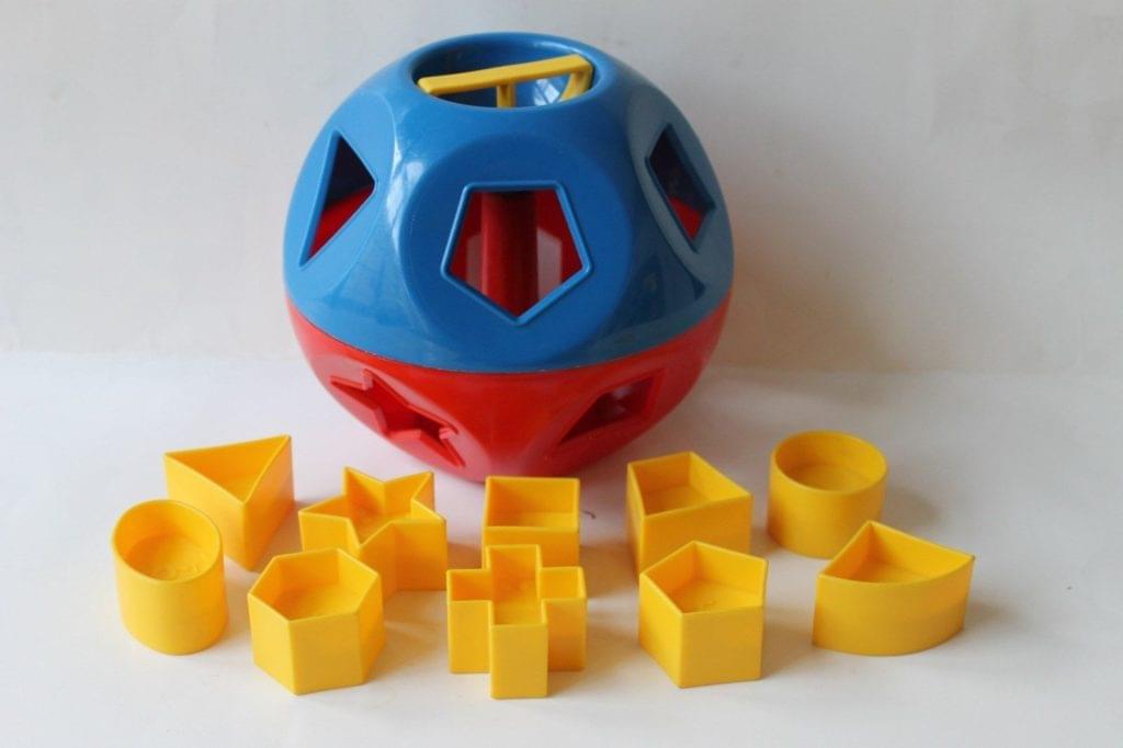 Child shape sorter toy, an analogy to sorting the right arguments by type when passing them into a function
