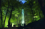 山形県随一、落差63mの名瀑「玉簾の滝」を期間限定ライトアップ。8月21日まで