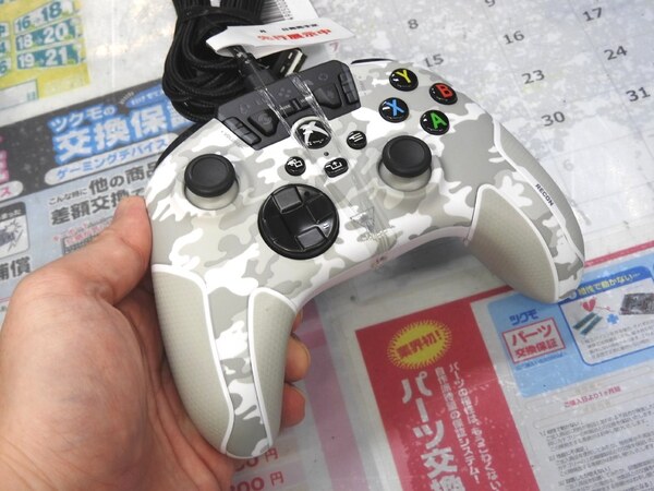 ASCII.jp：Xbox向け人気コントローラーに新色の冬季迷彩柄が加わる