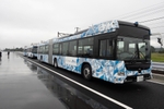 ソフトバンクとJR西日本、専用テストコースでバスの自動運転と隊列走行の実証実験