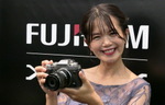 富士フイルムが最上位モデルと同じ性能をダイヤル操作で楽しめるミラーレスカメラ「X-T5」発表!
