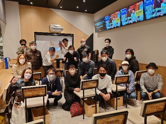 最後は生田さんと田中さんを囲んで、みんなで記念撮影!