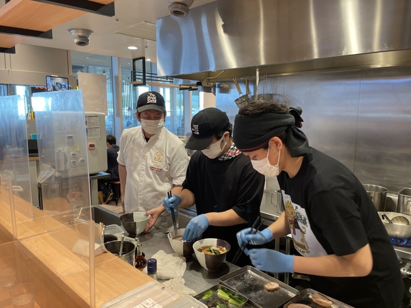 食材一つ一つに気を配り、思いを込め、ラーメンで伝える役目があることをスタッフとも意思共有