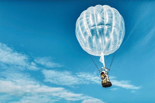 「気球による宇宙遊覧旅行」を目指す岩谷技研、高度100メートルの有人飛行に成功