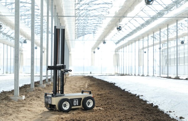 トクイテン、農業作業を自動化する不整地走行農業ロボット「ティターン」発表