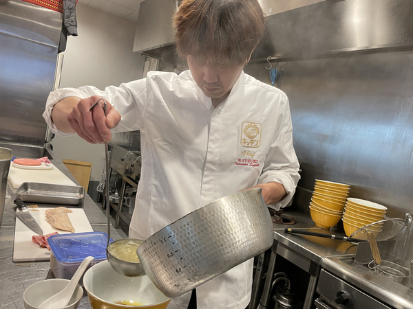 『麺.SUZUKi』の鈴木店主が、ラーメンWalkerキッチンでその腕を初披露