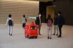 混雑回避や回遊販売が可能なロボット配送、JR東日本とKDDIが実証実験へ