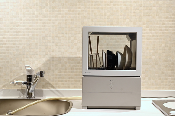 ASCII.jp：パナソニック、あまり料理をしない独身向けの食洗機「SOLOTA」