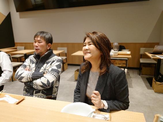 試食後の『我武者羅』蓮沼司店主と『支那そばや』佐野しおり店主から笑顔が