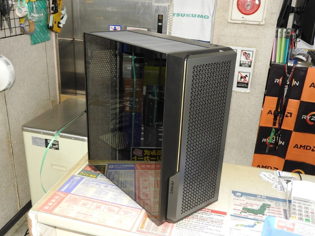 ASCII.jp：シンプルで光らないE-ATX対応ケースがAntecから