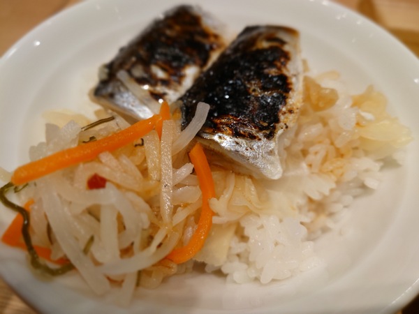 鰯の旨さがダイレクトに伝わる!「〆鰯炙りご飯」