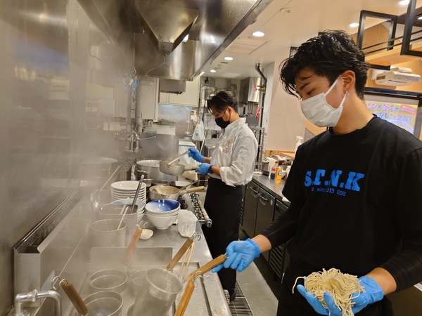いすみ店スタッフの●●くんも、昨年からサーフィンを始めたばかり