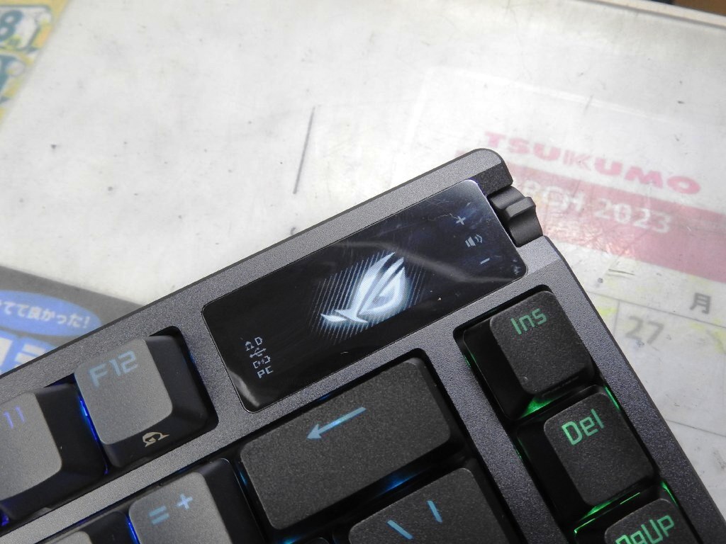 ASCII.jp：ハイエンドワイヤレスゲーミングキーボード「ROG Azoth」が