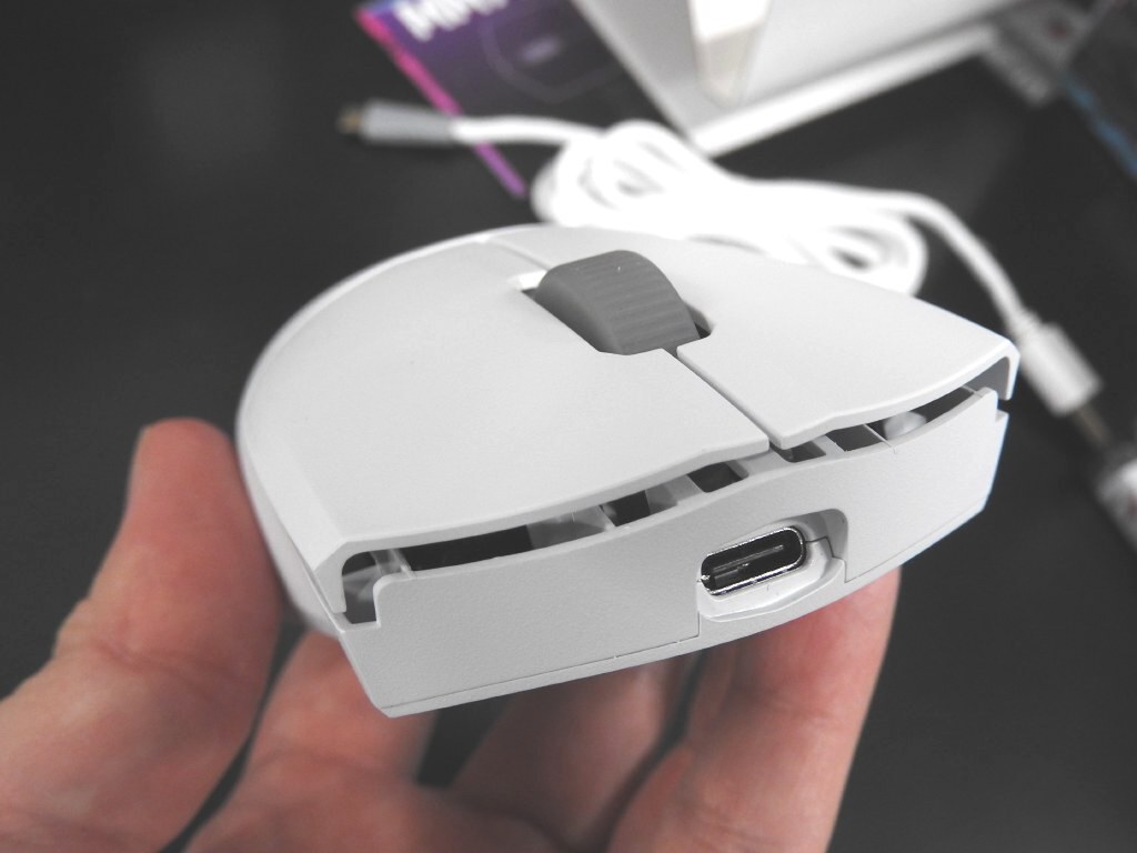 ASCII.jp：59gの軽量ワイヤレスゲーミングマウス「MM712」がCooler