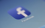 Facebook親会社メタ、厳しい規制に直面