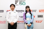 スーパーフォーミュラ広報大使の日向坂46・富田鈴花さんが着るレーシングスーツがガチだった！