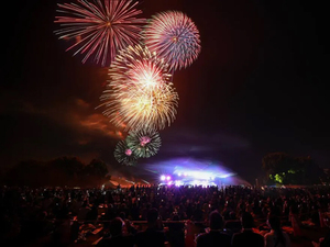 光と音と花火を融合　「第42回横浜開港祭」の一環として打ち上げ花火「ビームスペクタクル in ハーバー」6月2日開催