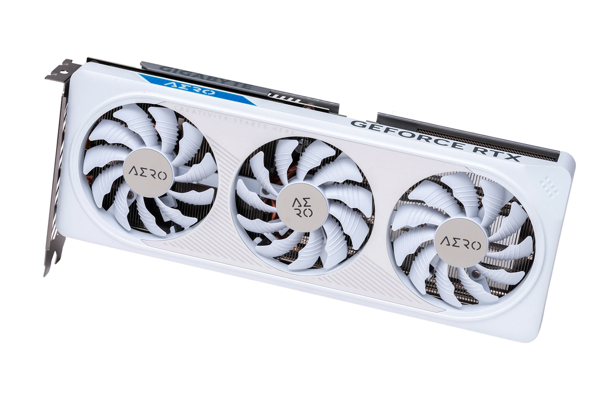 白＆銀色ボディと静音VGAクーラーが見事なGIGABYTEのGeForce RTX 4060