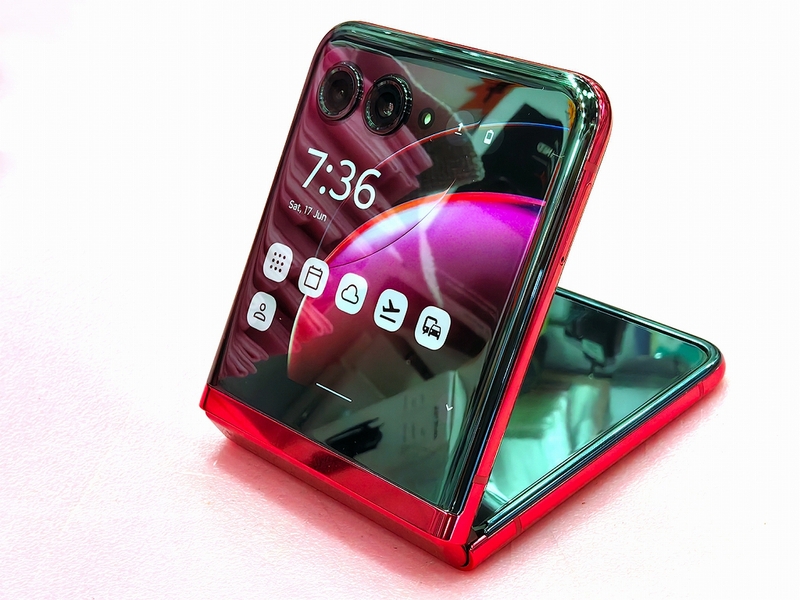 165Hz対応！ 閉じても使えるモトローラの縦折りスマホ「razr 40 Ultra」をフォトレポート｜Infoseekニュース