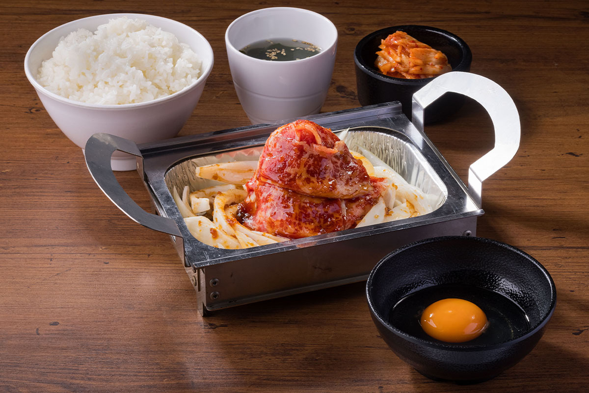 ASCII.jp：豪快な肉のタワー盛り！ 焼肉ライク「十和田バラ焼き」7月14