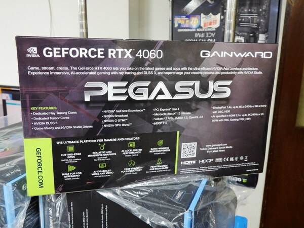 長さ169.9mmとコンパクトなGeForce RTX 4060が登場