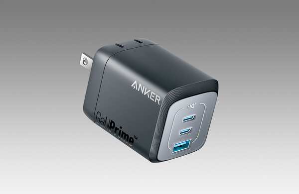 “Ankerが充電情報を表示するモバイルバッテリーとACアダプターの最上位「Anker
