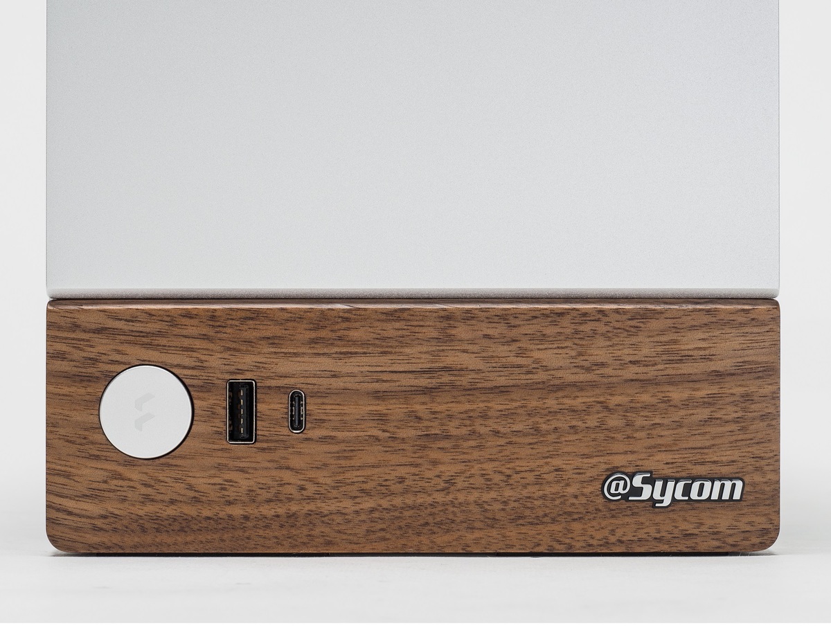 10.4LボディーでRTX 4070 Tiまで選べる、最強の小型ゲーミングPCは見た目も最高!