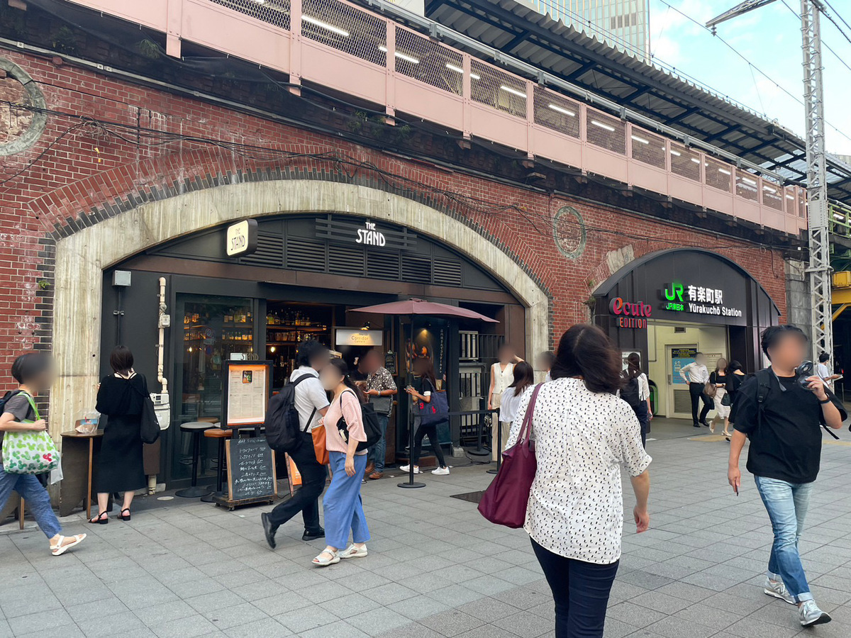 これぞ昭和の裏路地風景!? 丸の内高架下のタイムトンネルに迷い込んでみた - 丸の内LOVE Walker