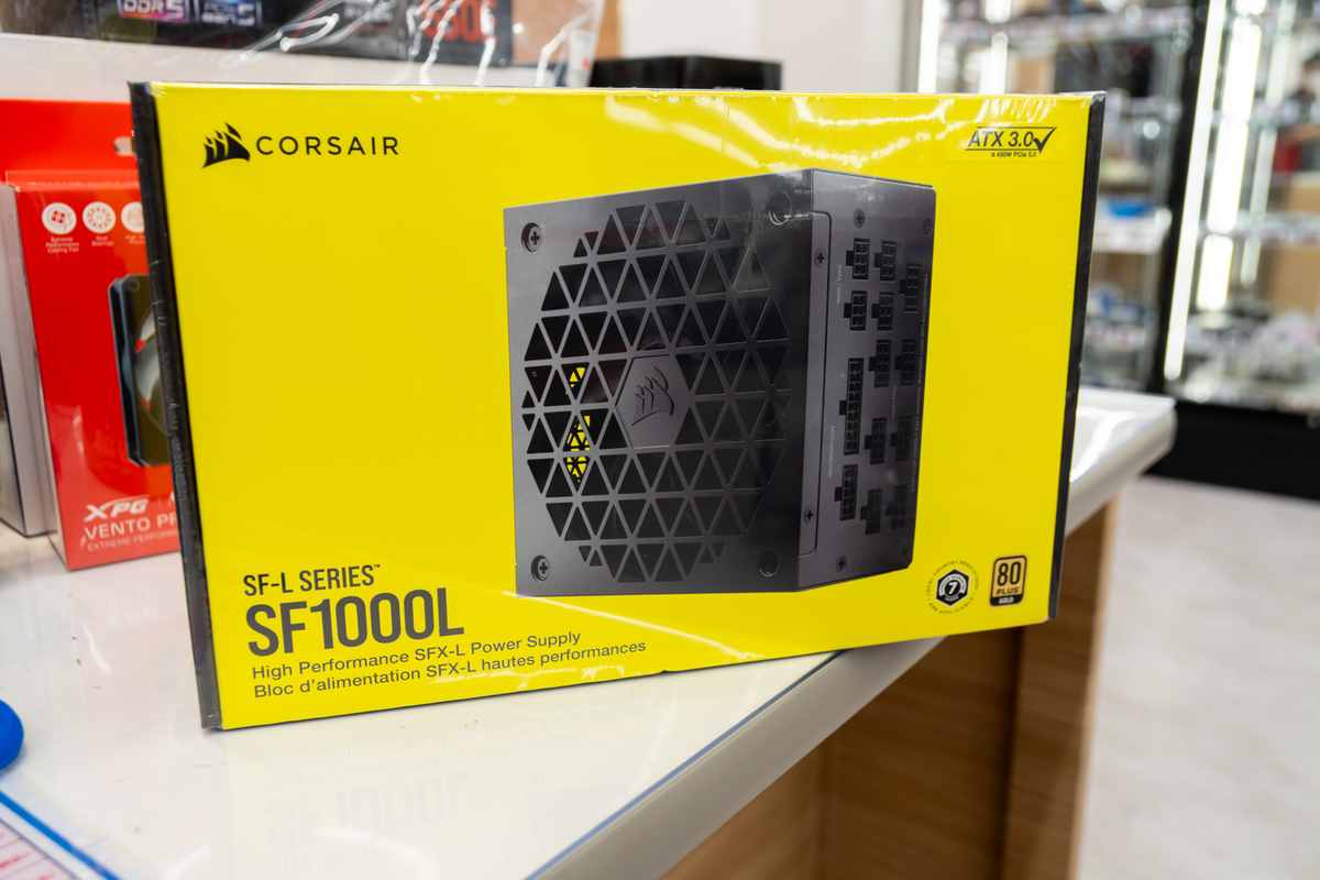 【今月の自作PCレシピ・大阪編】優しい発光のゲーミングPC&大阪らしい紫色のPC