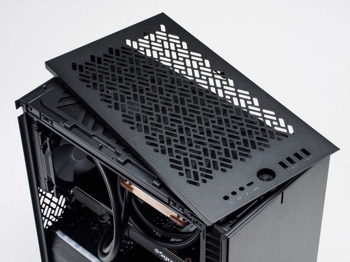 i7-13700K&RTX 4070 Tiのデュアル水冷をミニタワーゲーミングPCに詰め込んだ意欲作