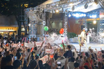 オフィス街に舞い上がるシュレッダー紙の紙吹雪！ 新宿三井ビルで4年ぶりにのど自慢大会を開催