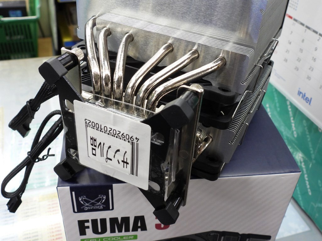 気流を整える2重反転方式ファンを採用するCPUクーラー「FUMA3」