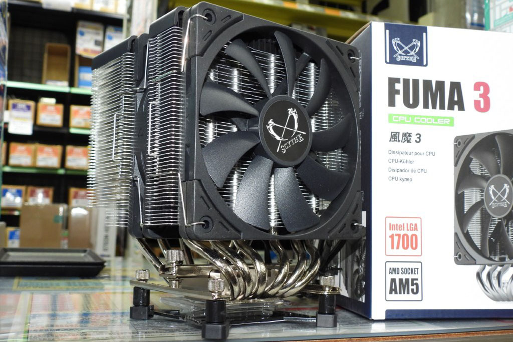 ASCII.jp：気流を整える2重反転方式ファンを採用するCPUクーラー「FUMA3」