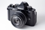 ニコンが「Z f」を発表！ クラシックデザインで機能満載のフルサイズミラーレスカメラ