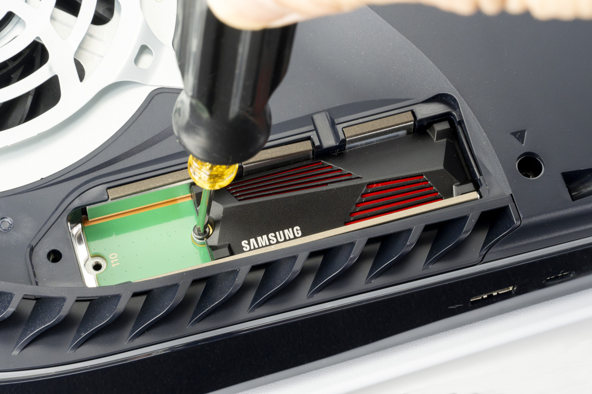 Samsung 990 PROの4TBモデルは速度も容量も最高峰、PS5最強の増設SSDだ