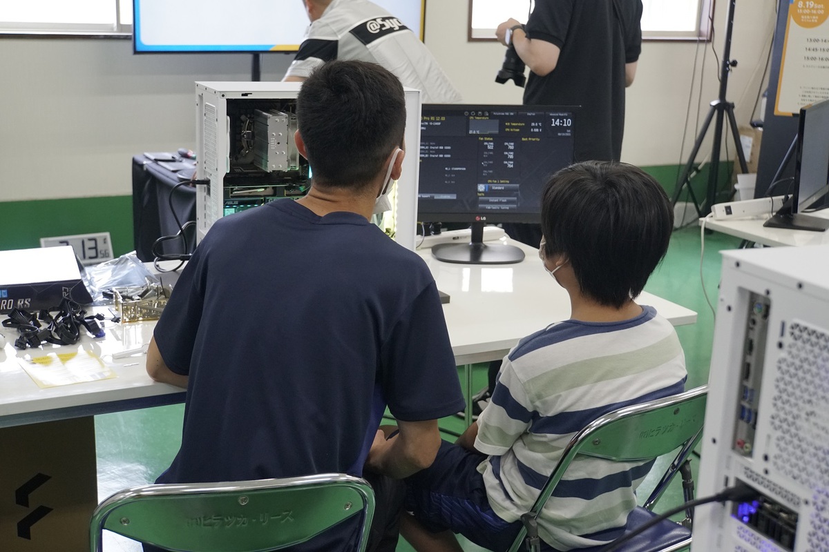 BTOよりも2万円以上も安いPC自作キットに超丁寧指導 サイコムの子どもパソコン組み立て教室に潜入