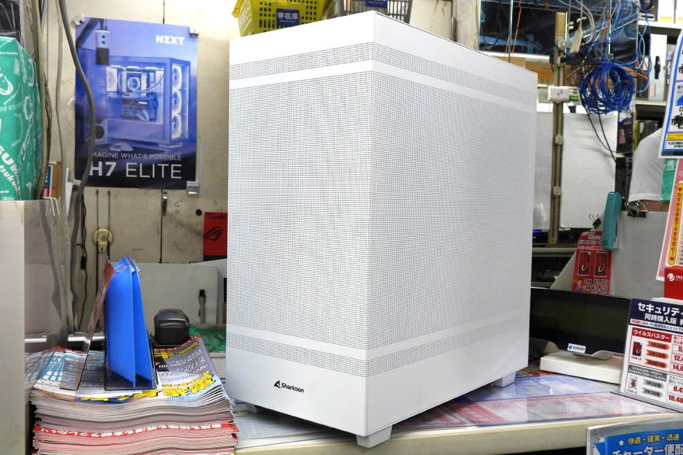 ASCII.jp：4面メッシュで通気性抜群のPCケースがSHARKOONから発売