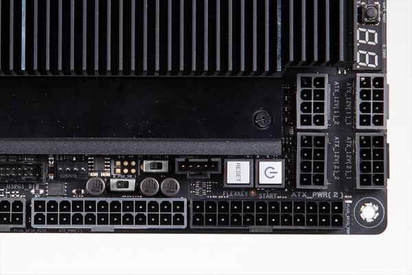 メモリー2TB搭載可能のXeon向けモンスターマザーをXeon自作erと見ていく