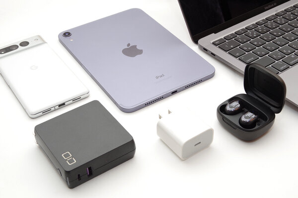 「USB-C - Lightningケーブル」対応のUSB-C充電器やモバイルバッテリーはそのまま流用できる