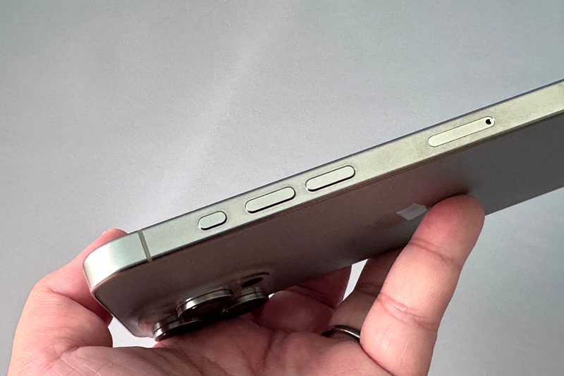 軽さは正義「iPhone 15 Pro Max」チタニウムの質感が魅力（石川温