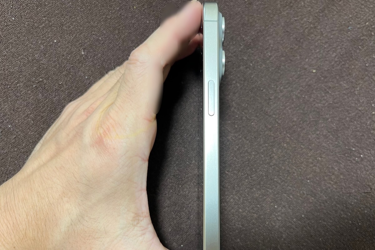 ASCII.jp：アップル「iPhone 15 Pro」チタンは変色する? 指紋は目立つ