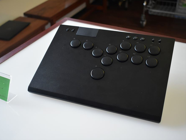 薄すぎるレバーレスアケコン「Razer Kitsune」も！Razer新製品を試し