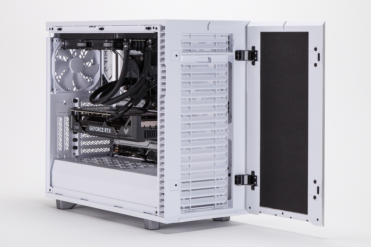 Core i7-14700KFを搭載したプレミアムPC、20コア/28スレッドのパワーを見よ!