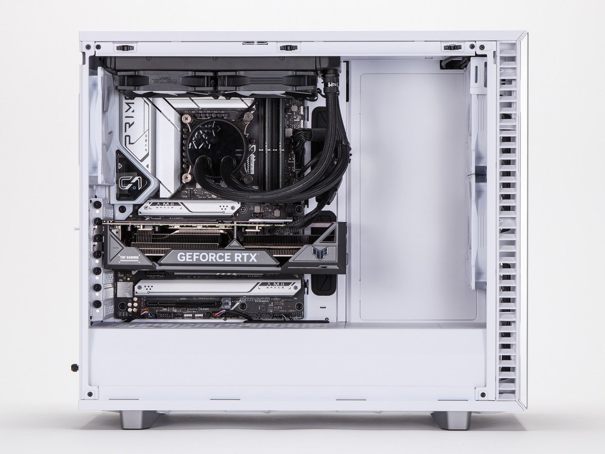 Core i7-14700KFを搭載したプレミアムPC、20コア/28スレッドのパワーを見よ!