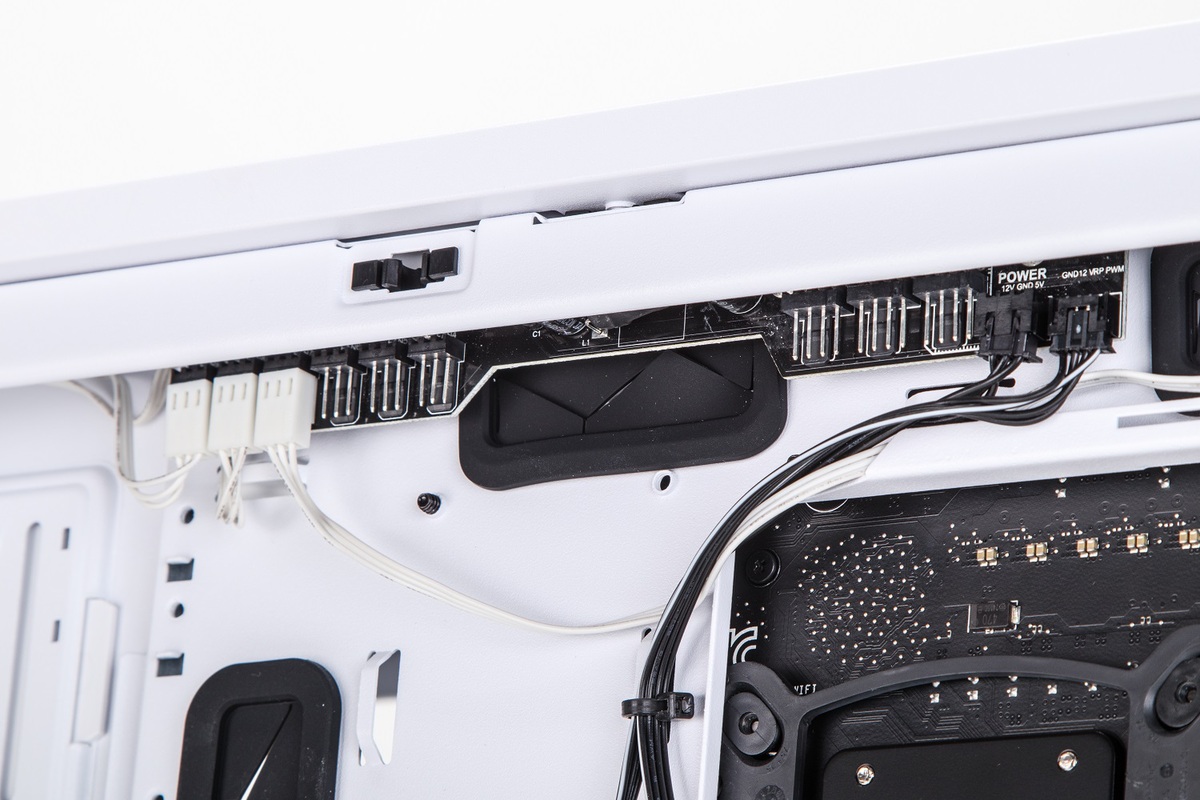 Core i7-14700KFを搭載したプレミアムPC、20コア/28スレッドのパワーを見よ!