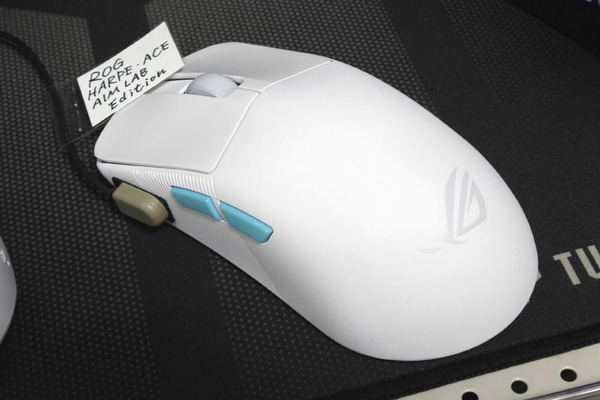 ROGとAim Labのコラボマウスにきれいな白色モデルが追加 - 週刊アスキー