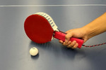 KDDI、卓球ラケットサイズに内蔵できる力触覚提示デバイスなどを発表